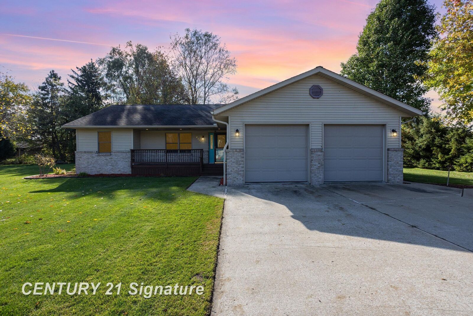 Property Photo: 4466 E Vernon Court MI 48640