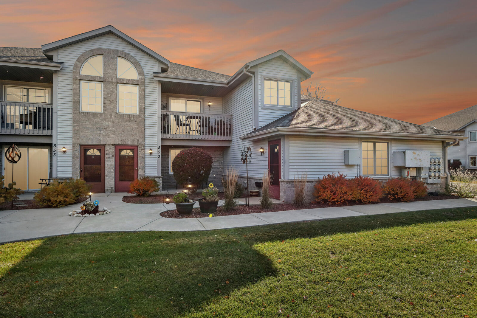 Property Photo: 853 Quinlan Dr C WI 53072