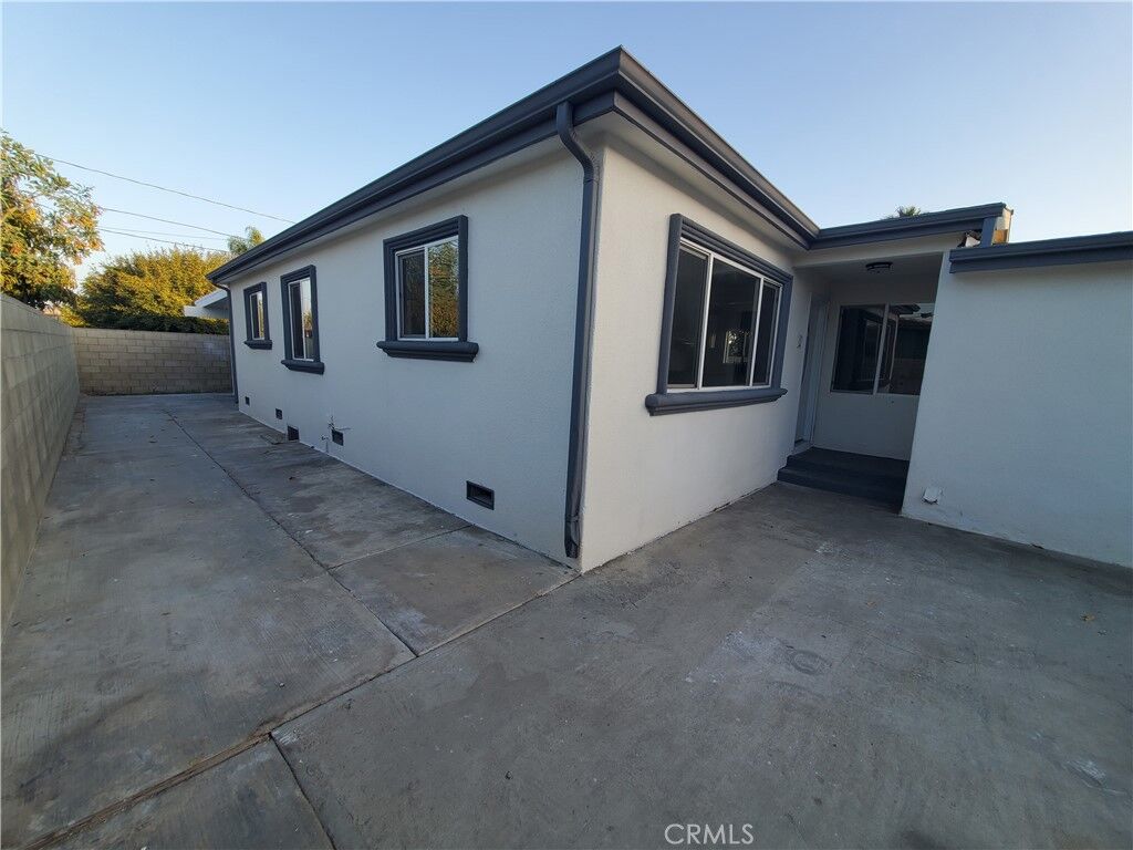 Property Photo:  1925 E 130th  CA 90222 