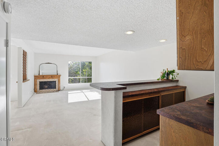 Property Photo:  2048 Valderas Drive  CA 91208 