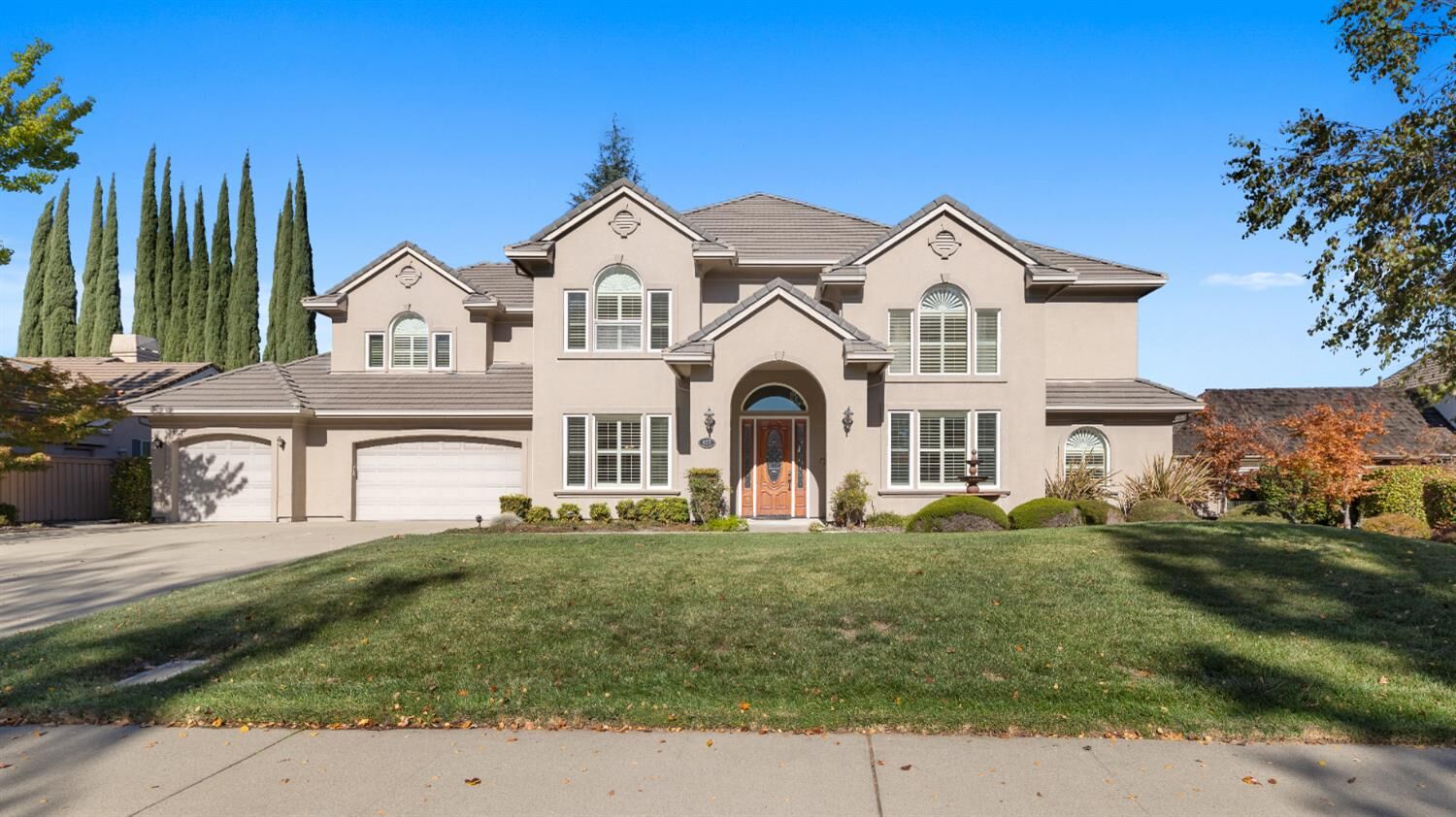 Property Photo: 827 Lake Front Drive CA 95831