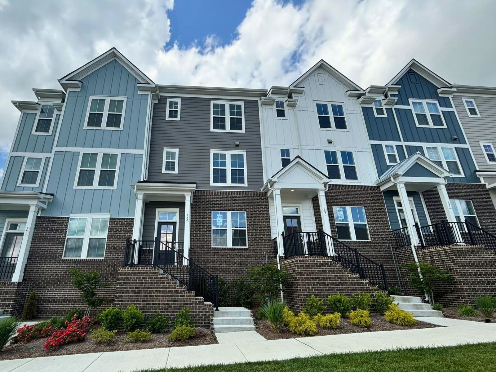 Property Photo:  233 Ben Hill Dr  TN 37013 