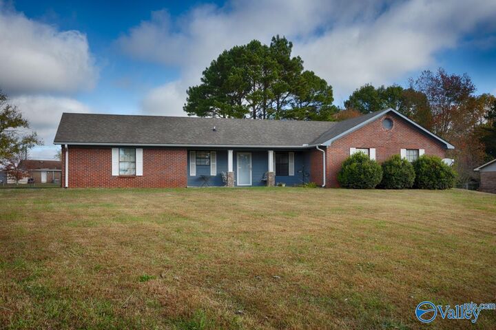 197 Silverwood Lane NE  Hazel Green AL 35750 photo