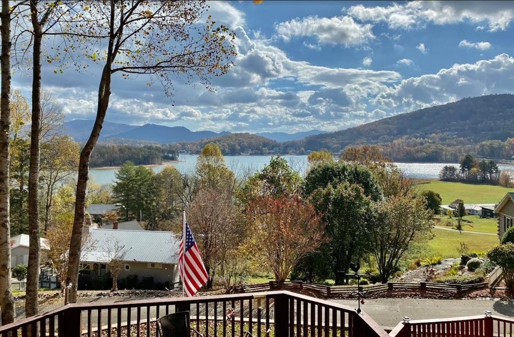 Property Photo: 1929 Lakeview Summit Drive GA 30582