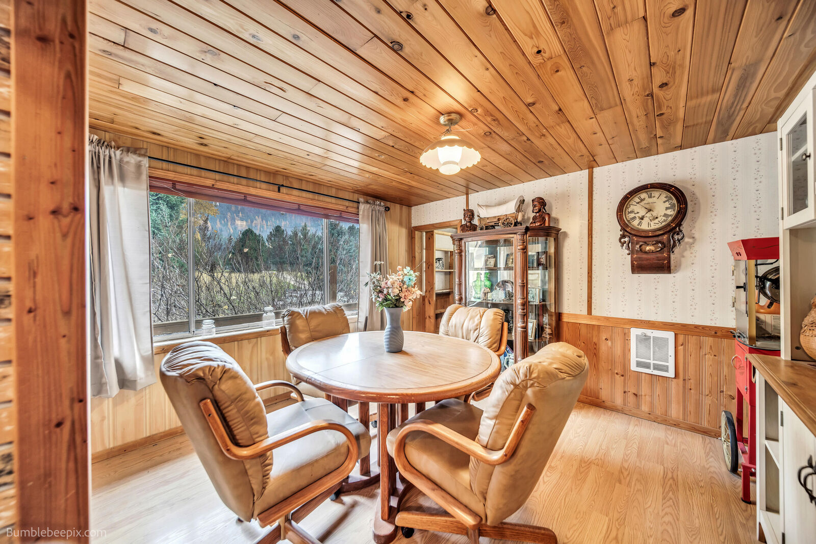 Property Photo: 242 Larch Ln WA 99119