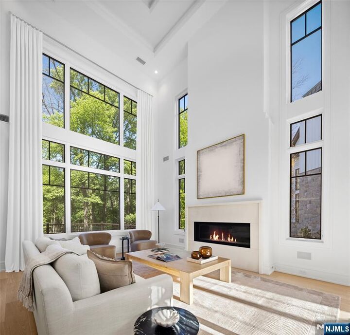 Property Photo:  11 Stone Bridge Court  NJ 07627 