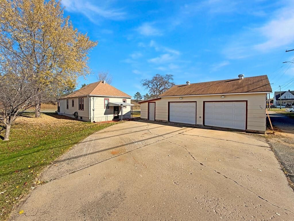 Property Photo:  206 Corey Avenue  MN 55722 