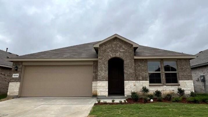 Property Photo: 8509 Hollymead Lane TX 76131