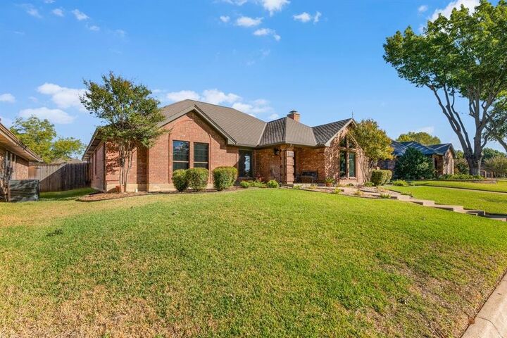 Property Photo: 2309 Wimbledon Drive TX 76017