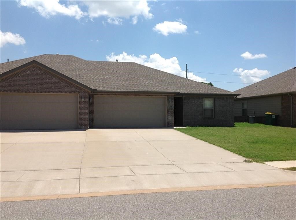Property Photo:  1000 Kensington Drive  AR 72719 