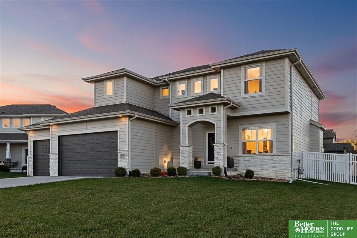 Property Photo: 19752 Greenleaf Circle NE 68028