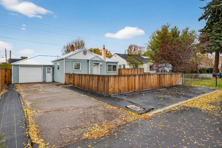 Property Photo:  787 NW 5th Street  OR 97754 