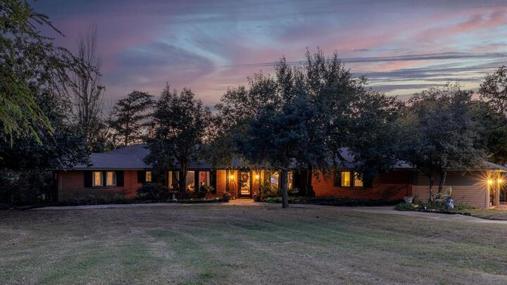 Property Photo: 9405 Silver Lake Drive OK 73162