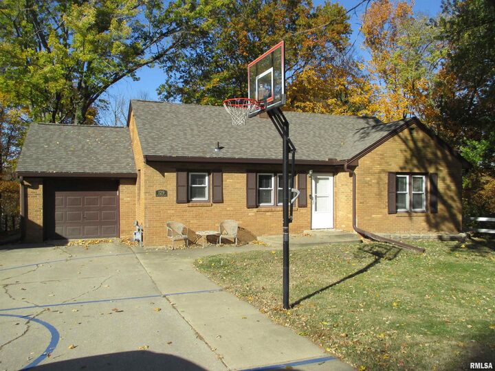 129 E Autumn Lane  East Peoria IL 61611 photo