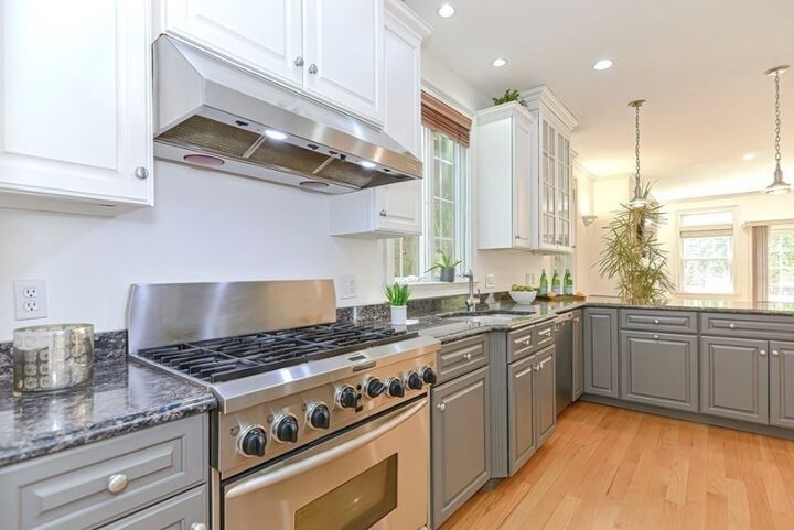 Property Photo:  10 Lupine Rd 10  MA 01760 