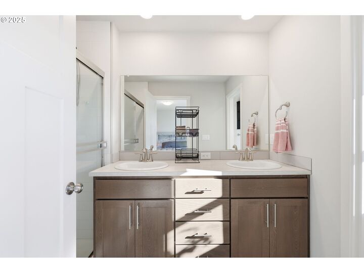 Property Photo: 1316 19th Pl OR 97116