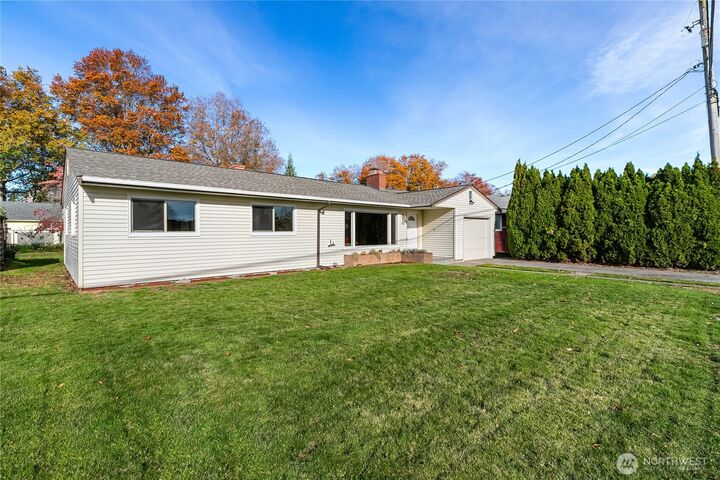 Property Photo:  1510  E Street  WA 98264 