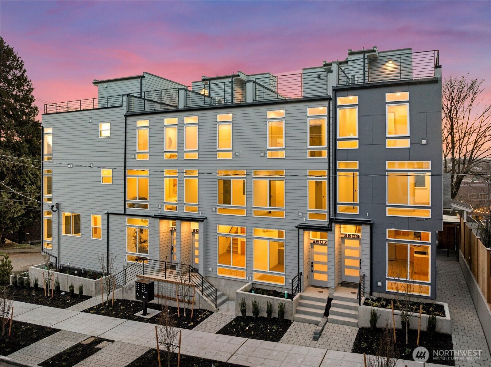 Property Photo:  3605  Linden Avenue N  WA 98103 