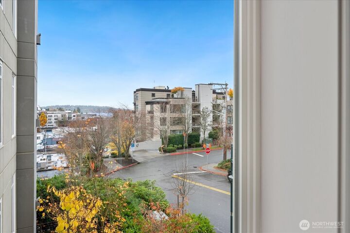 Property Photo:  225  4th Avenue A404  WA 98033 