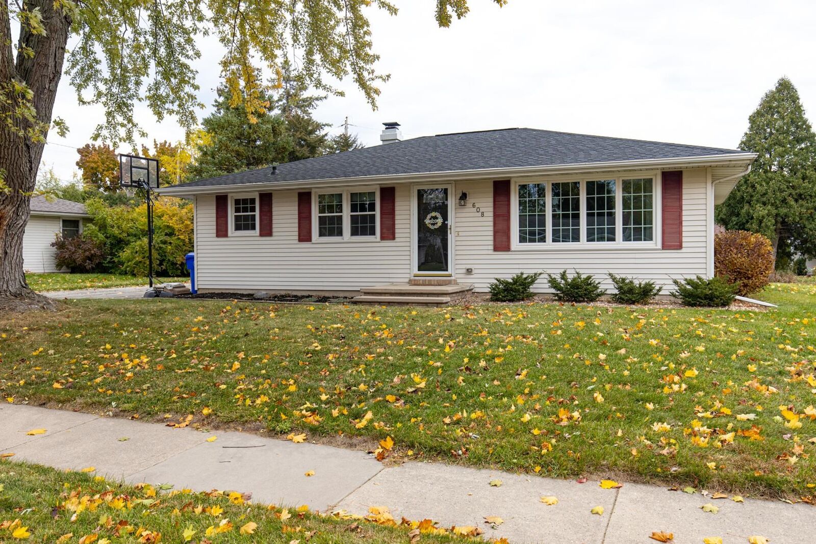 Property Photo:  608 Black Street  WI 54130 