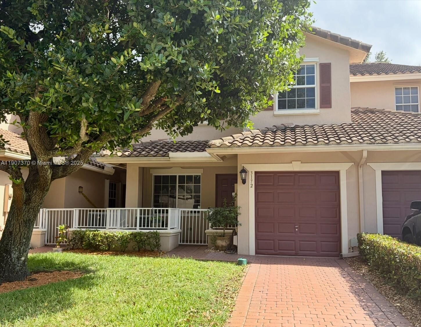 Property Photo: 3172 Fairway Cir 3172 FL 33328