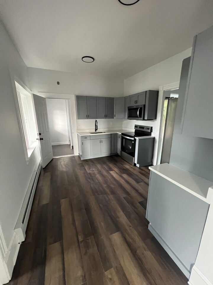 Property Photo: 195 Maple Street 1 CT 06051