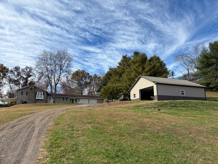 Property Photo: 1261 Higby Road OH 45601