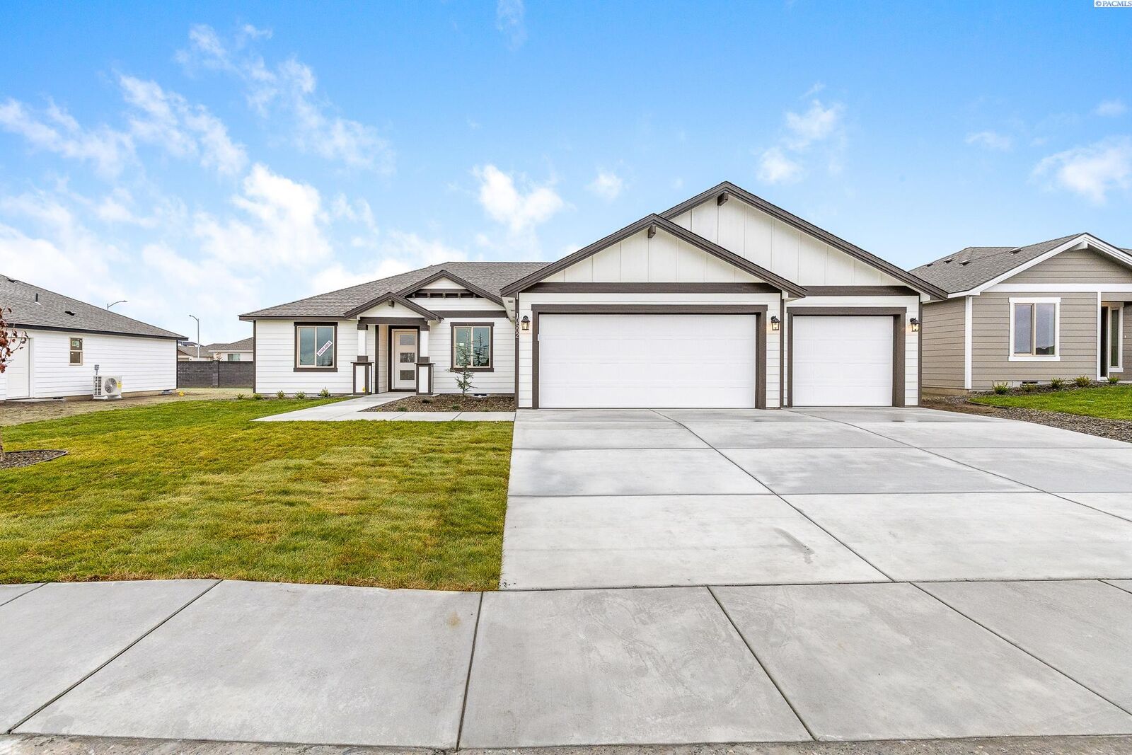 Property Photo: 10502 Lake Dr WA 99301