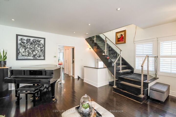 Photo de la propriété: 137 Parkview Avenue ON M2N 3Y6