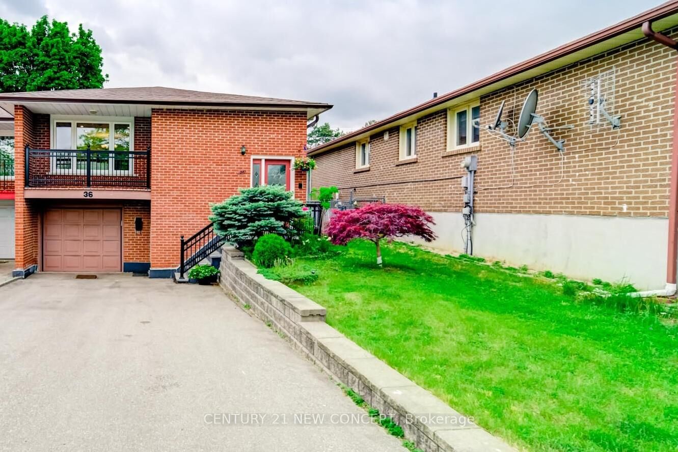 Property Photo:  36 James Gray Drive E Upper  ON M2H 1N9 