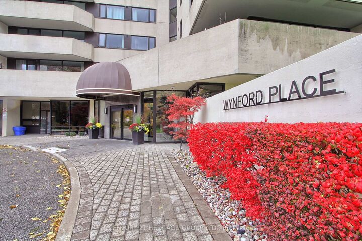 Photo de la propriété: 75 Wynford Heights Crescent 402 ON M3C 3H9
