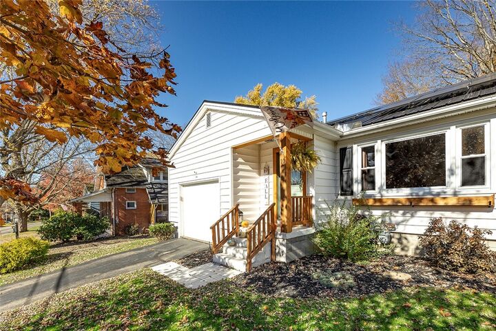 Property Photo:  10 Fredonia Rd  PA 16125 