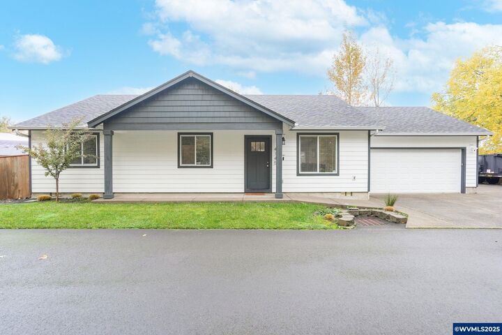 Property Photo: 4145 Smokestack Ln SE OR 97301