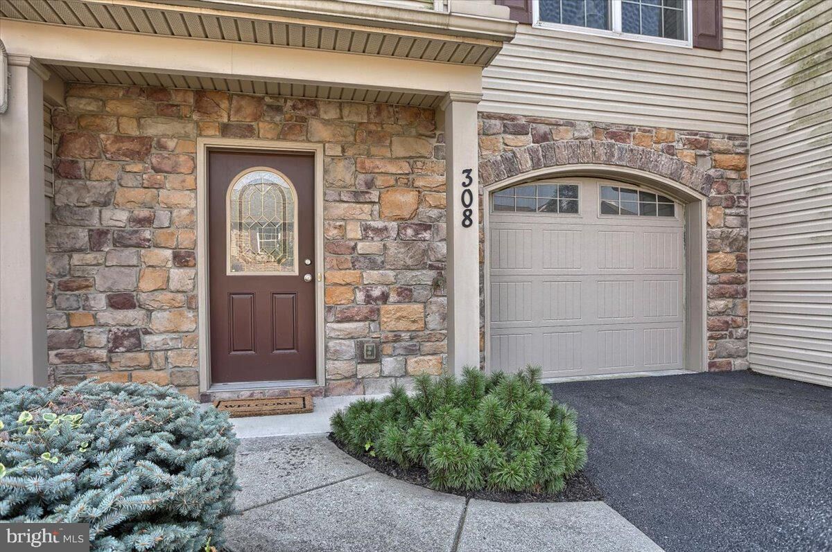 Property Photo: 308 Weatherstone Drive PA 17070
