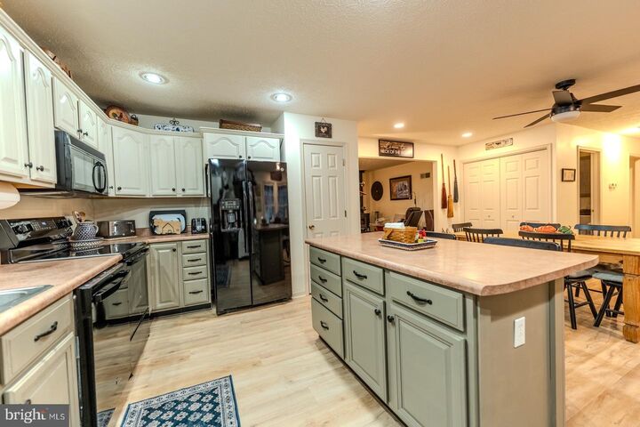 Property Photo: 216 Angel Country Lane WV 25434