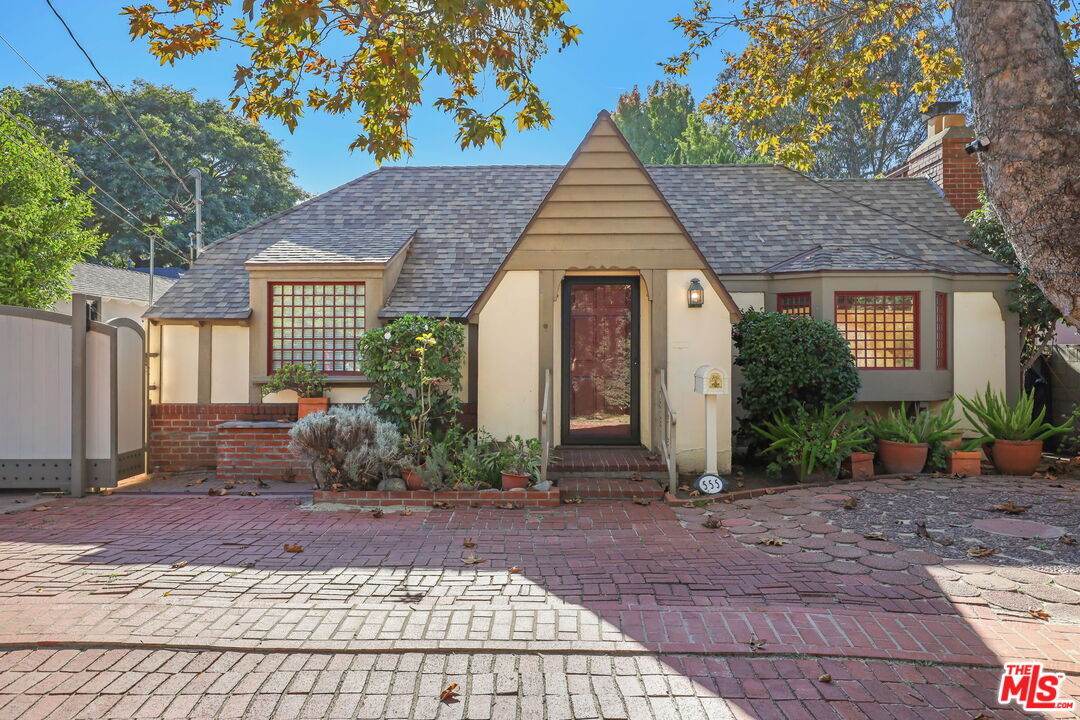 Property Photo:  555 S Westgate Ave  CA 90049 