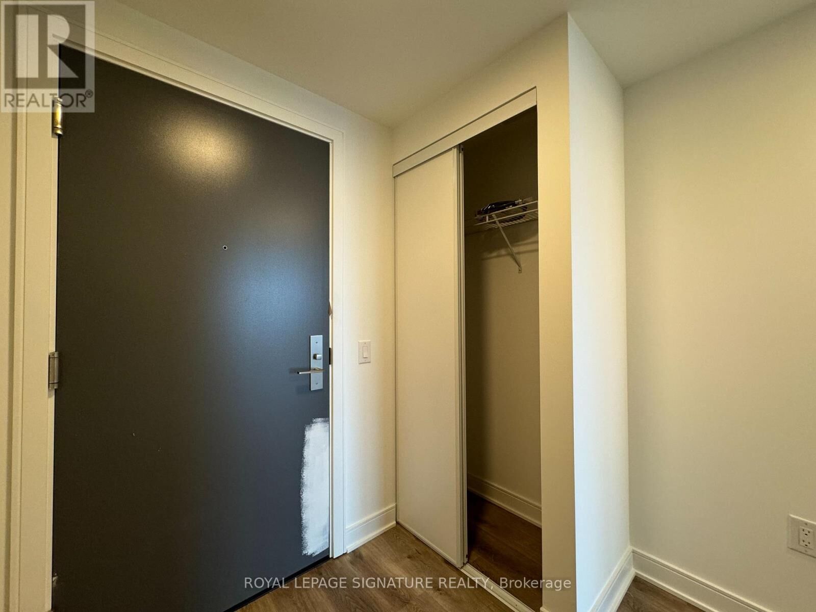 Property Photo:  86 Dundas Street 1110  ON L5A 1W4 