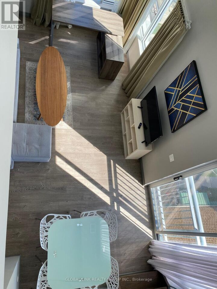 Property Photo:  321 Spruce Street 702  ON N2L 0G4 