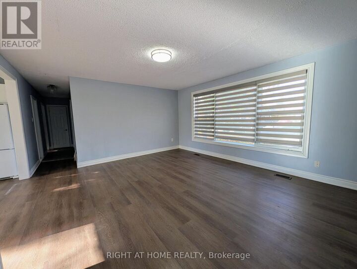 Property Photo:  9 Hiley Avenue Main  ON L1S 6H3 