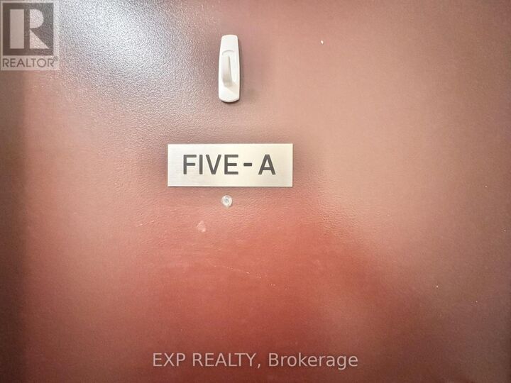 Property Photo: 25 Paisley Boulevard East Unit 5A ON L5A 1P3