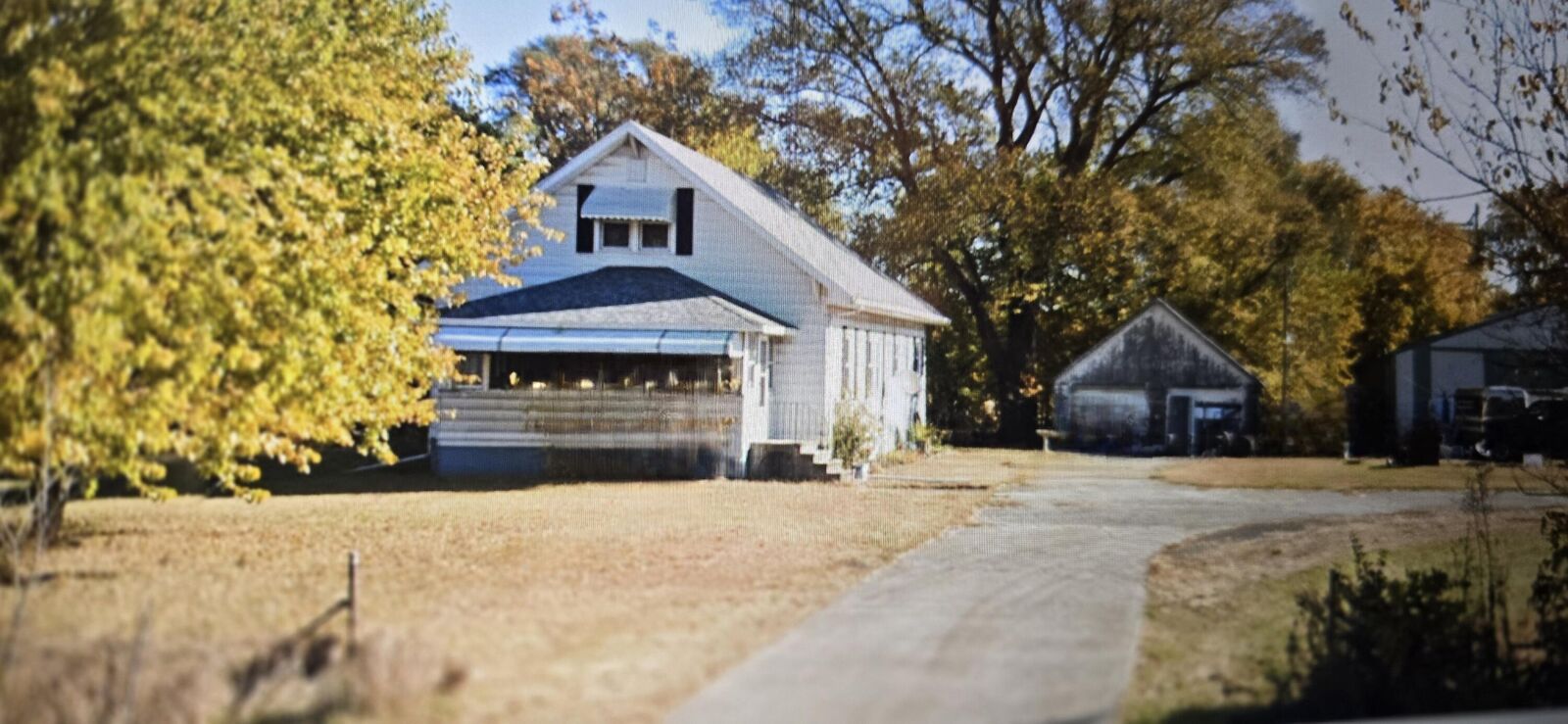 Property Photo: 1103 US-41 IN 47963