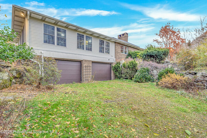 Property Photo:  245 Fawn Lane  PA 18419 