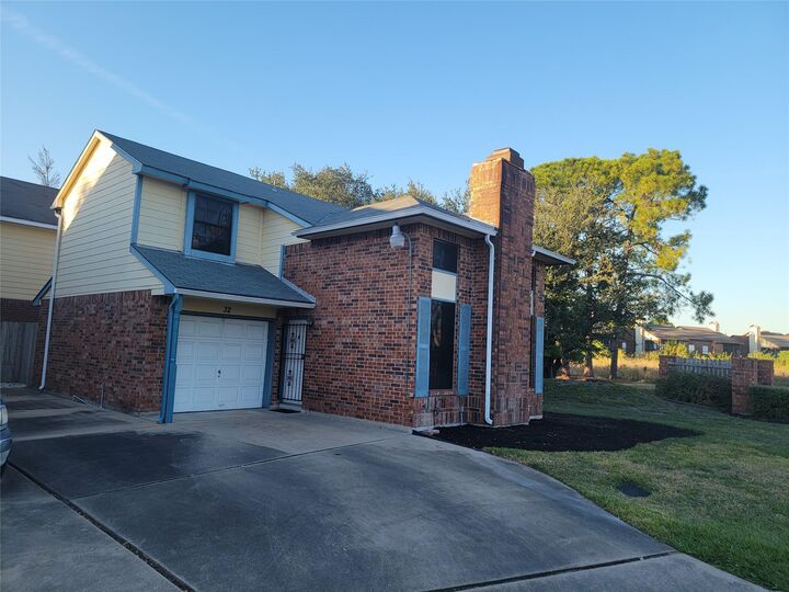 Property Photo:  32 Regency Lane  TX 77088 