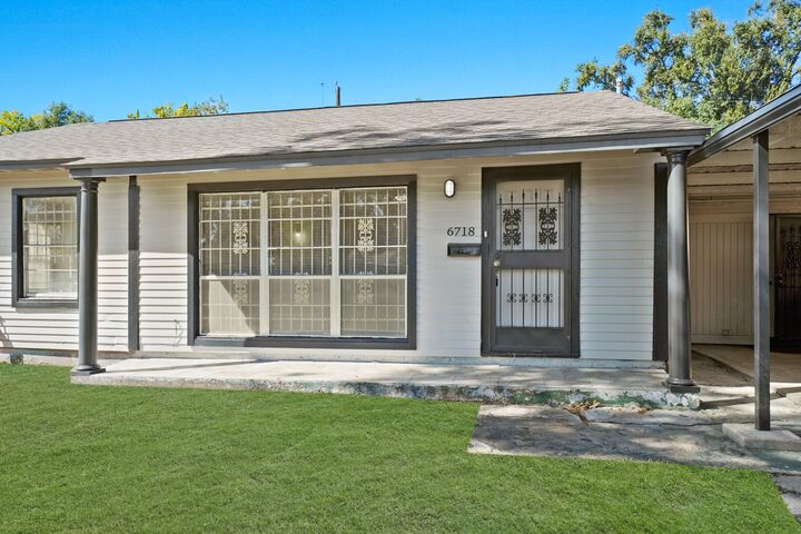 Property Photo:  6718 Crestridge Street  TX 77033 