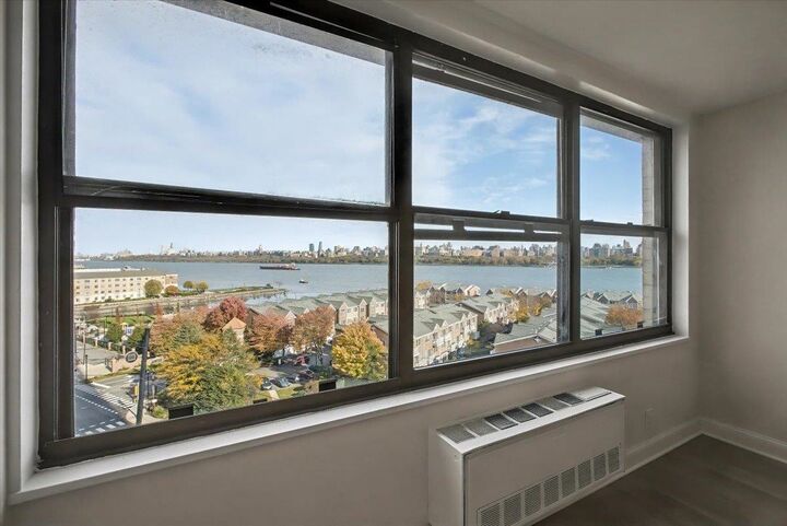 7002 Blvd East 8C  Guttenberg NJ 07093 photo