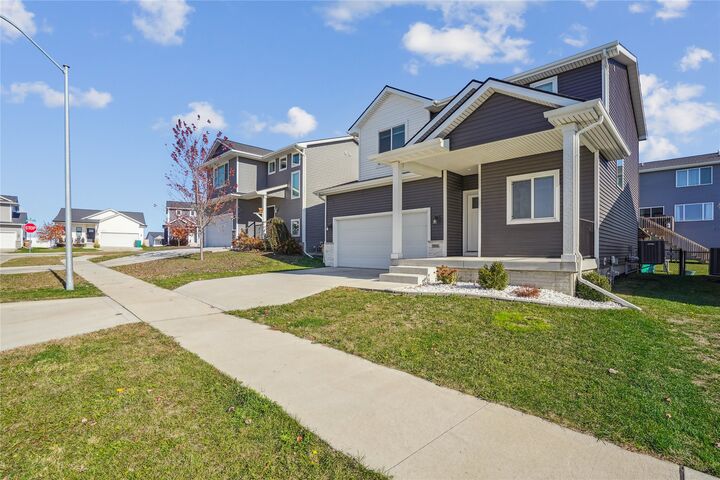 Property Photo:  1806 E 19th Court  IA 50211 