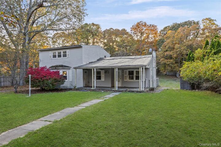 Property Photo:  10 West Street  NY 11953 