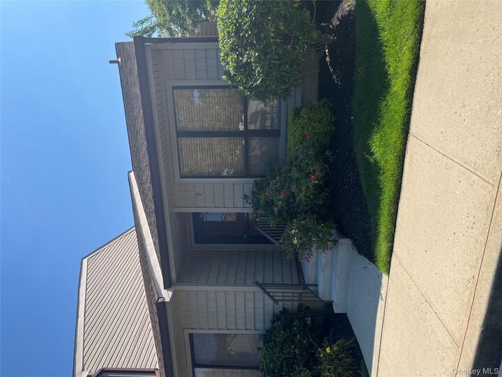 7 Stanford Court  Wantagh NY 11793 photo