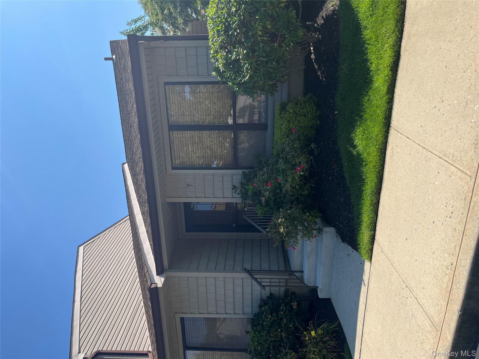 Property Photo:  7 Stanford Court  NY 11793 