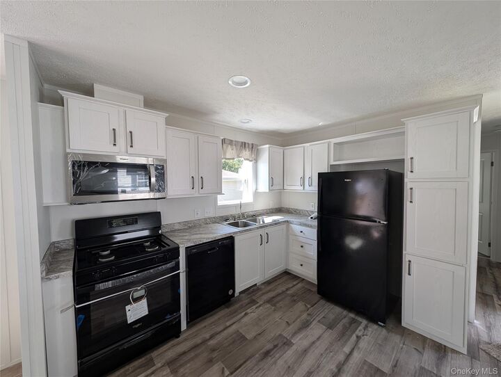 Property Photo: 3146 Route 9W 7A NY 12553